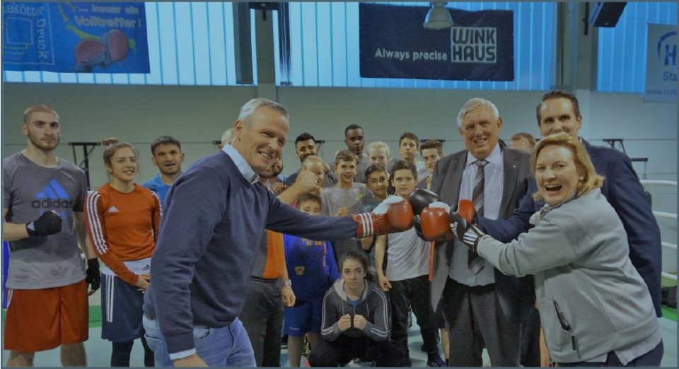 Bildmitte: Dr. Ulrich Thelen, Karl-Josef Laumann, Robert Neuhaus, Simone Wendland