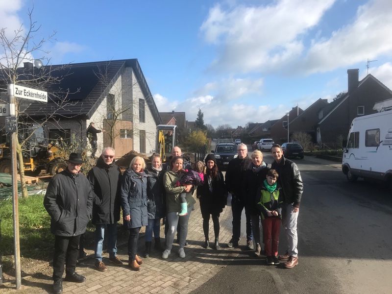 Vertreter der CDU-Ortsunion Gelmer/Dyckburg mit Ratskandidatin Susanne Schulze Bockeloh (3.v.r.) und Bezirksvertreter Raimund Mlders (4.v.r.) trafen sich mit Anwohnern der Eckenheide zu einem Ortstermin